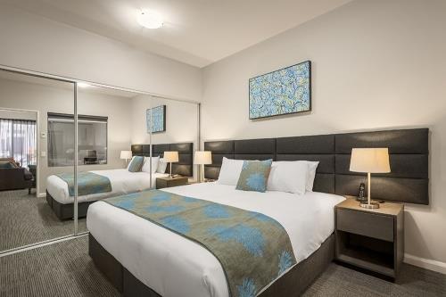 Workstation Installations Melbourne-Mariquino - Furniture installation melbourne
